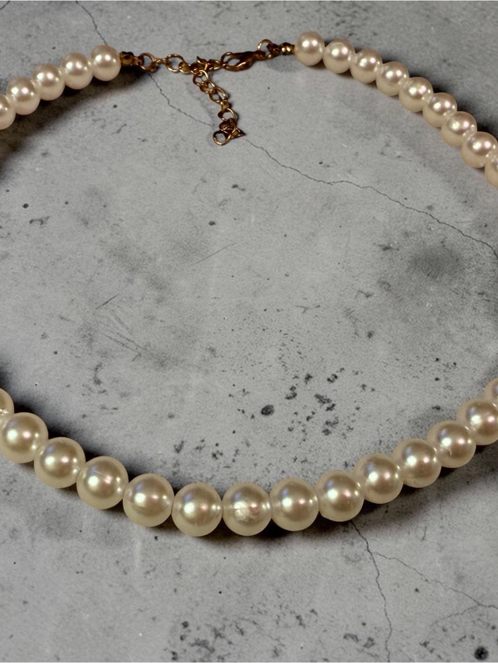 Classic Pearl Choker Necklace in Cream with Gold Accents